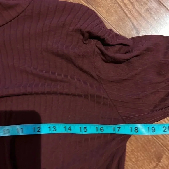 Ardene ribbed body con Turtle Neck Top XXL - Picture 5 of 10